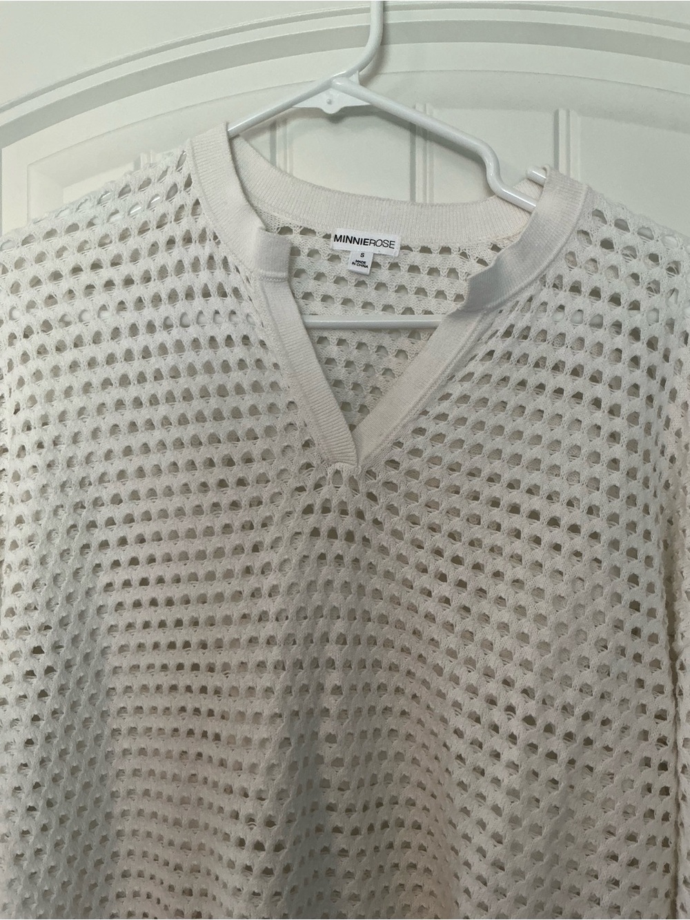Minnie Rose Cream V-Neck Sweater size Small 100% cotton